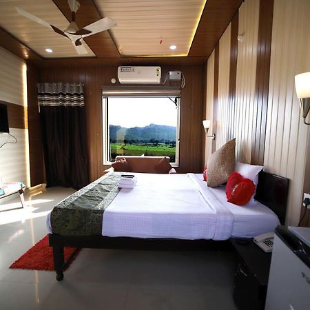 Bundeli Farm Resort & Banquet Orchha Buitenkant foto