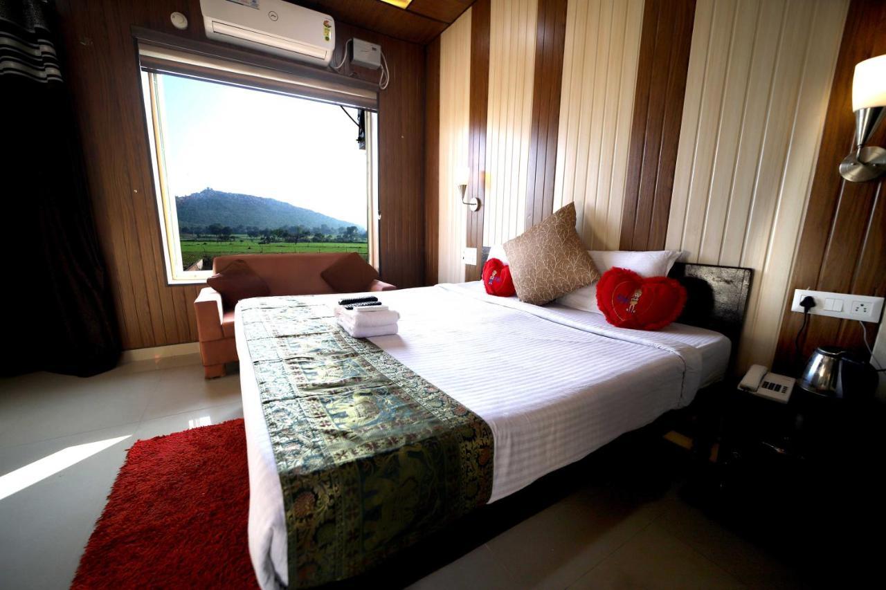 Bundeli Farm Resort & Banquet Orchha Buitenkant foto