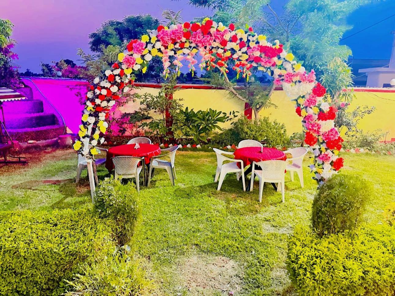Bundeli Farm Resort & Banquet Orchha Buitenkant foto