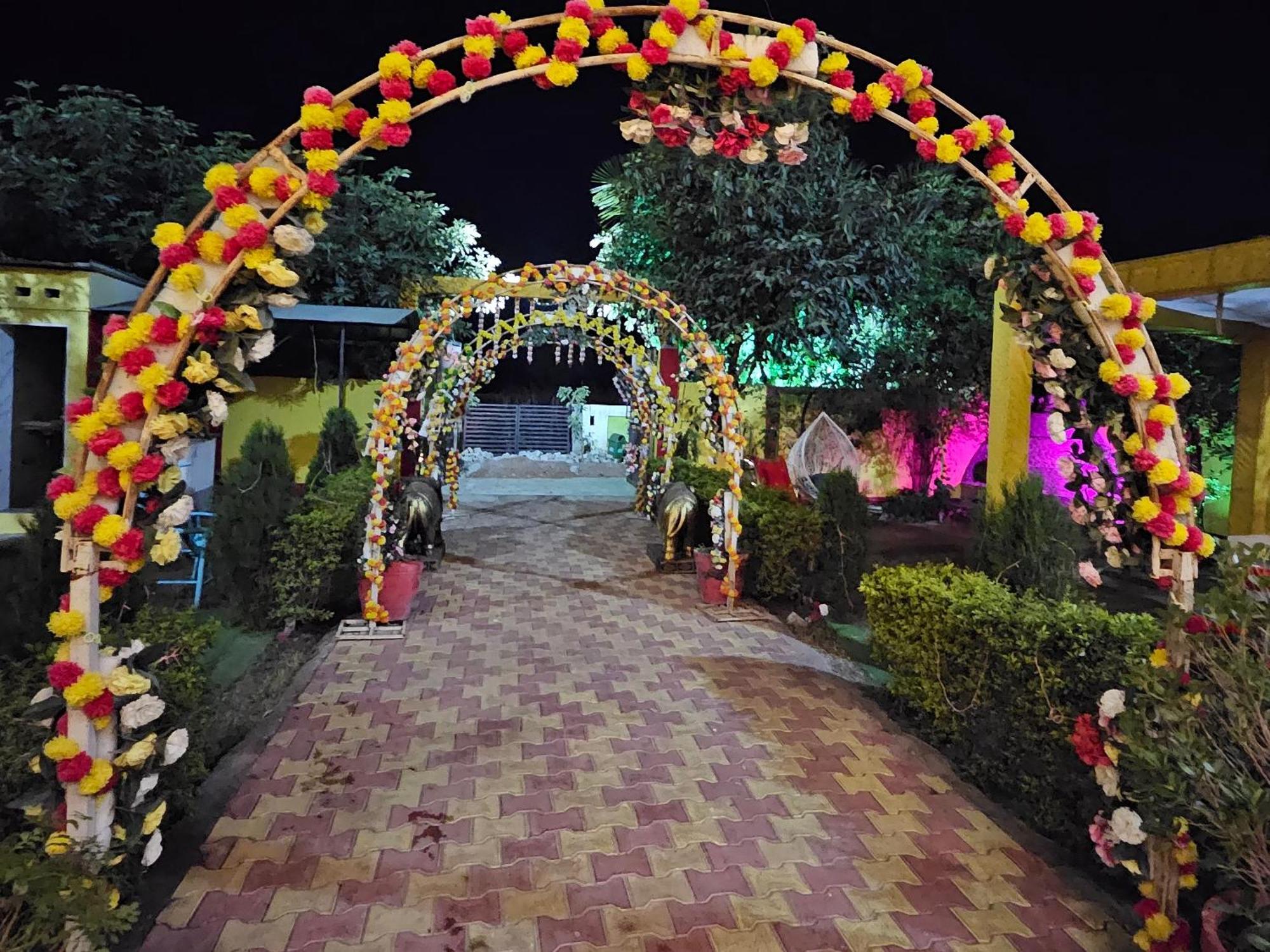 Bundeli Farm Resort & Banquet Orchha Buitenkant foto